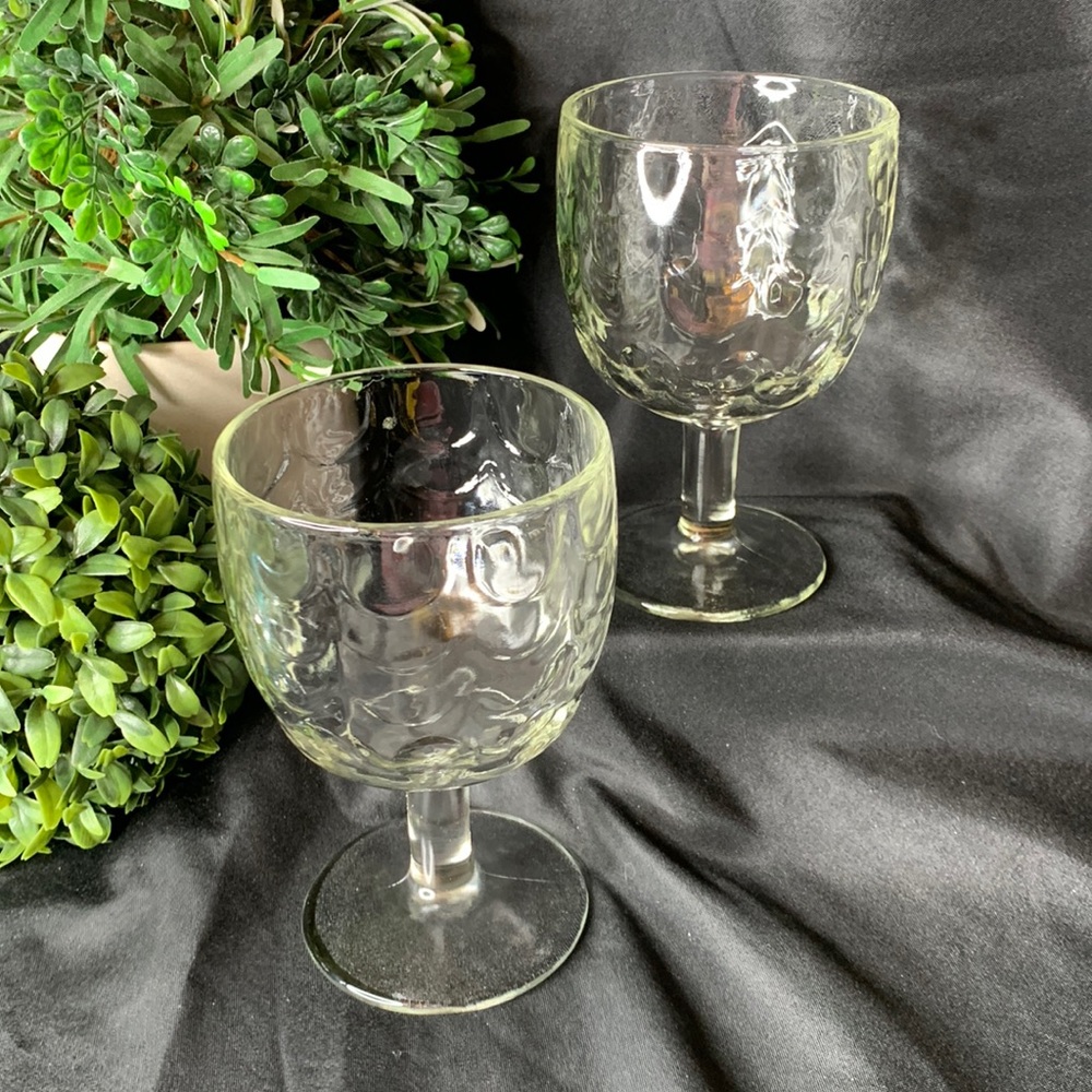 Set of 2 vintage drape optic thumbprint water goblets / glasses